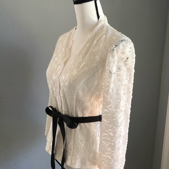 Elegant white lace top with black ribbon self tie. - Picture 4 of 7